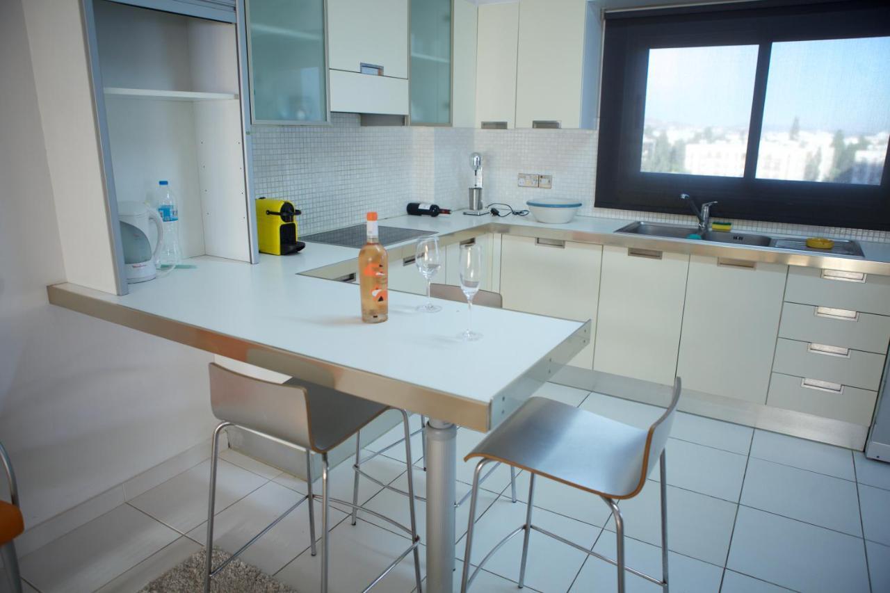 Seaside Spacious Apartment With Sea View Лімасол Екстер'єр фото